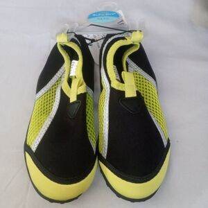 New sun&sky kids aqua shoes size 11-12 (L)